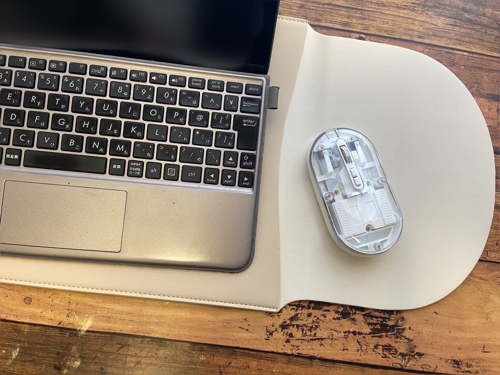 【3COINS】これ便利すぎん？新作「載せて使えるPCケース」が想像以上に優秀だよ