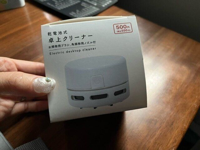 【ダイソー】500円（税抜き）でも絶対買って欲しい！ダイソーで見つけた卓上クリーナー