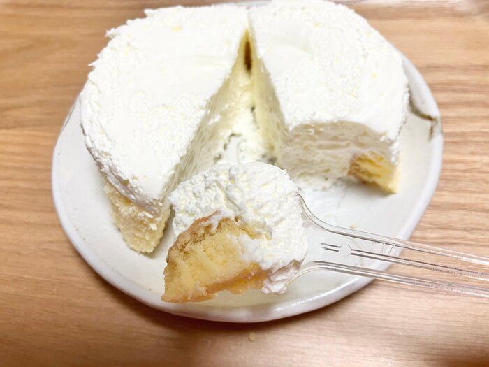 【ローソン】期間限定の人気のキャンペーン！人気のプレミアムロールケーキの上にクリームたっぷり！！