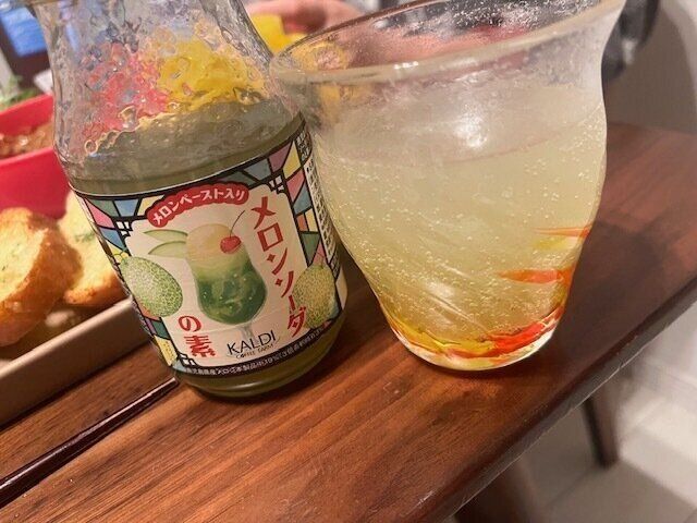 【カルディ】昭和レトロを再現できる！メロンソーダの素が喫茶店の味！