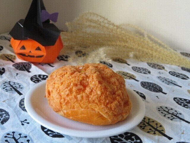 【セブン】かぼちゃたっぷり！大人な味のハロウィン風シュークリーム