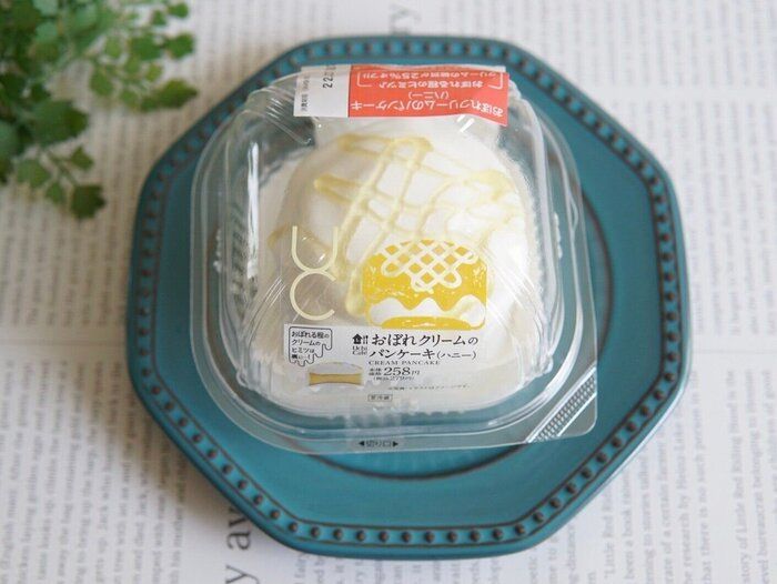 【ローソン】しっとりパンケーキにたっぷりとクリームを絡めていただく幸せ「おぼれクリームのパンケーキ(ハニー)」
