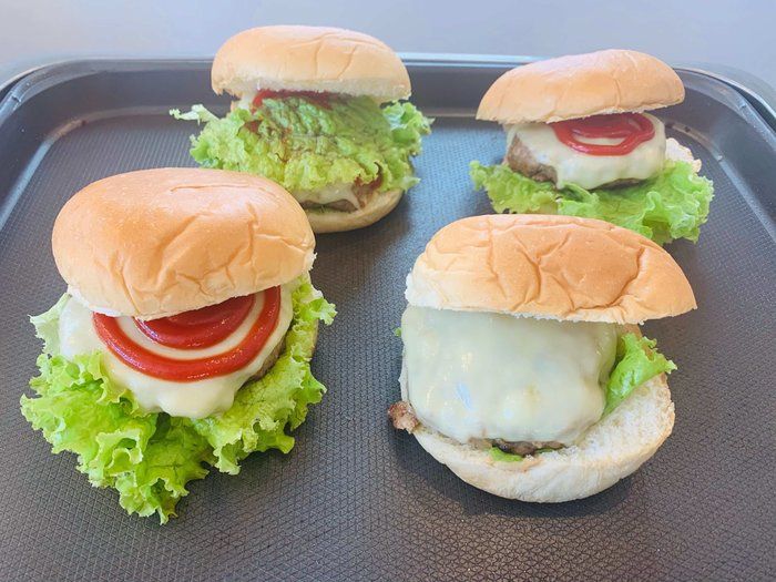 【休校ランチ】テキトーでも絶品！ホットプレートでハンバーガーがおススメ