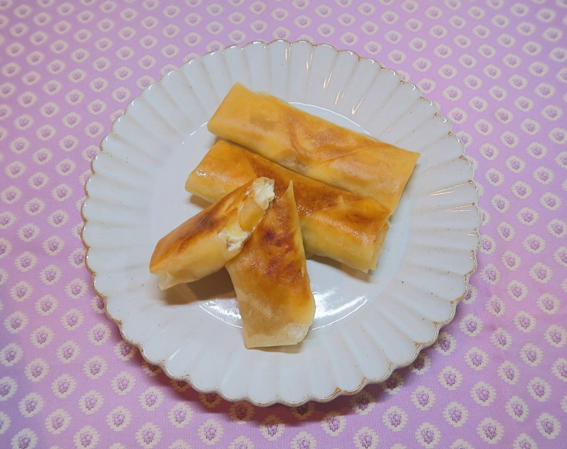 旬のりんごの旨味を味わう【りんごとクリームチーズの春巻き】のつくり方