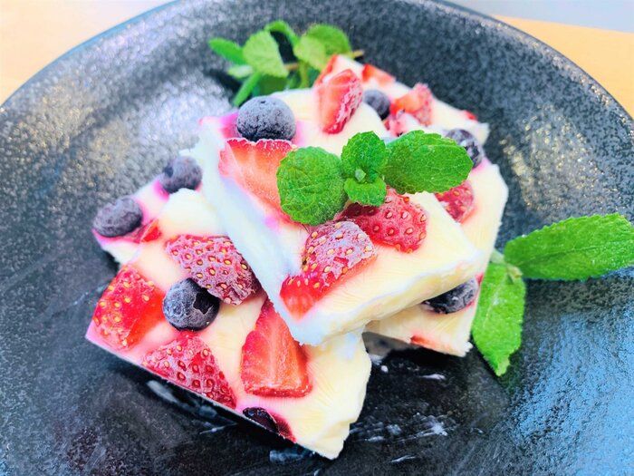 材料3つ！【ヨーグルトバーク】夏＆ダイエットの新定番スイーツ