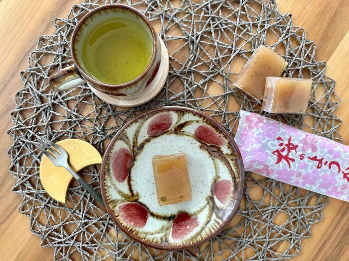 【KALDI新商品】国産桜葉の塩気が効いてる♪お抹茶と食べたい「桜のようかん」