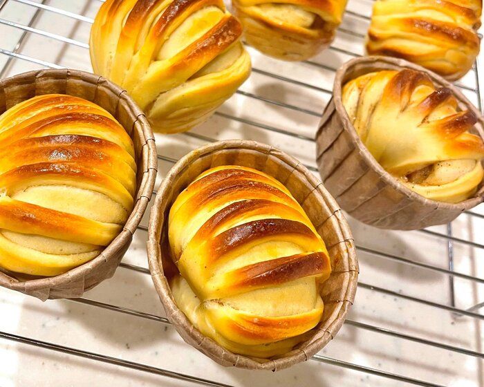 プレゼントに最高！ウーロールパン。中身はシナモンが効いたアップル！