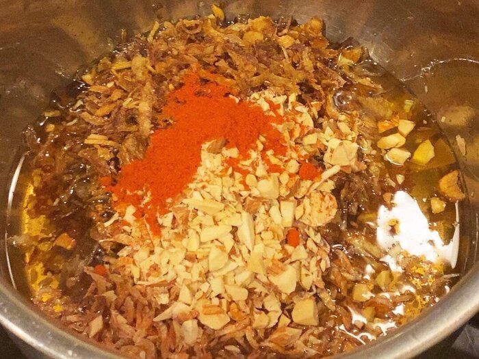 辛さも味もカロリーも調節可能!手作り「食べるラー油」レシピ