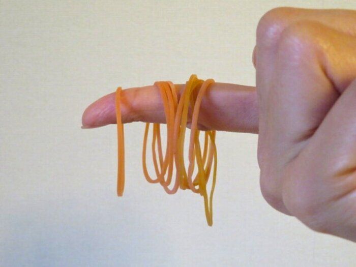 まとめる以外の使い方が便利！意外と役立つ輪ゴムの活用法3