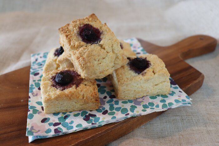 【おうちカフェ】さくっとおいしいブルーベリーとクリームチーズのスコーン