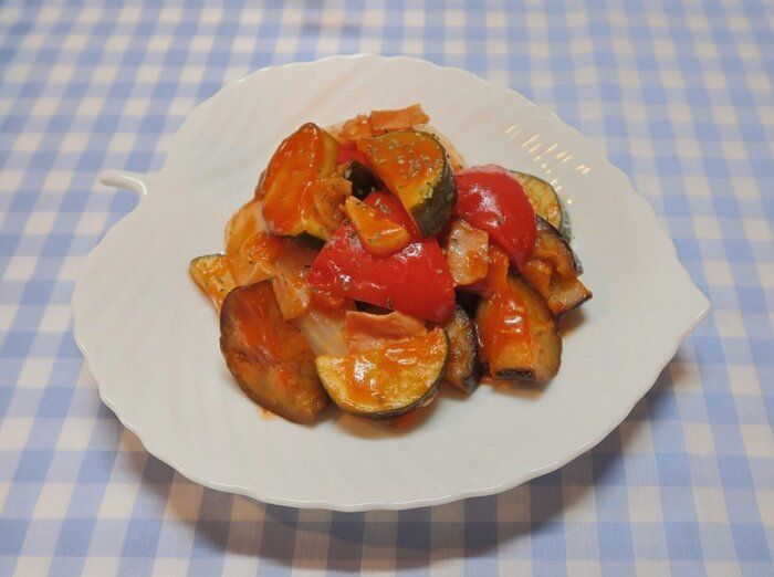 ケチャップで簡単！「カラフル野菜とベーコンのラタトゥイユ」のつくり方