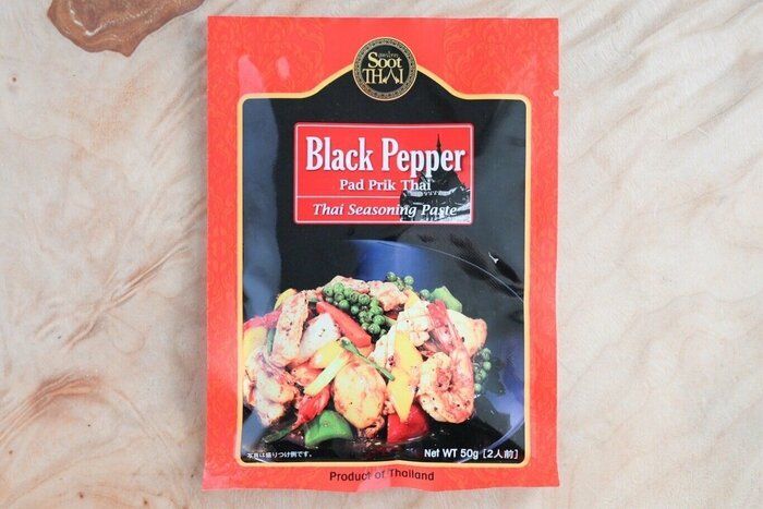【カルディ】食材と炒め合わせるだけでタイの味！「ブラックペッパーペースト」がマンネリ打破に大活躍！＆おすすめレシピ付き