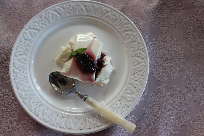 【簡単で絶品！】贅沢なバニラビーンズたっぷりパンナコッタ