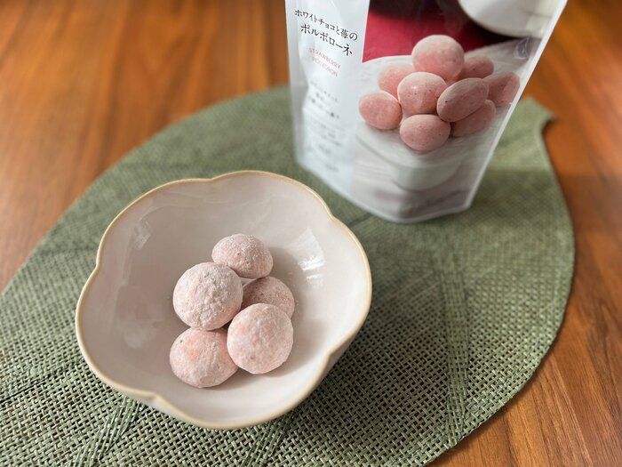 【成城石井】幸せの口どけ！苺×ホワイトチョコレートのポルボローネ