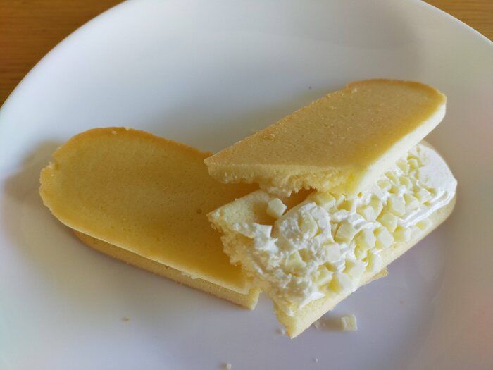 【セブン】焼き色最高!食感最高!ホワイトチョコサンドはサクッとあまーい幸福スイーツ