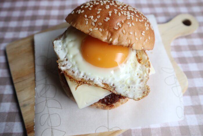 セブンの200円台のお総菜パンをひと手間で見た目も美味しさもさらにアップ!!
