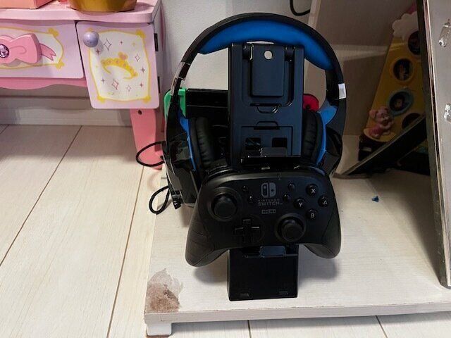 【ダイソー】これ超便利！ごちゃごちゃしていたコントローラーが一瞬ですっきり！