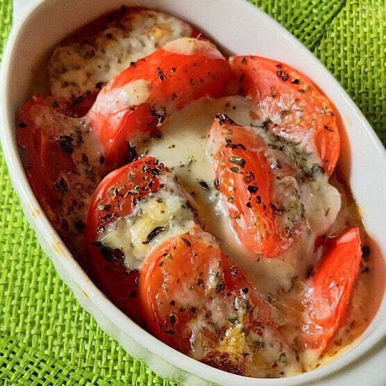 【ハーブのある暮らし】トマトの栄養をしっかり吸収「トマトのオレガノ＆チーズ焼き」