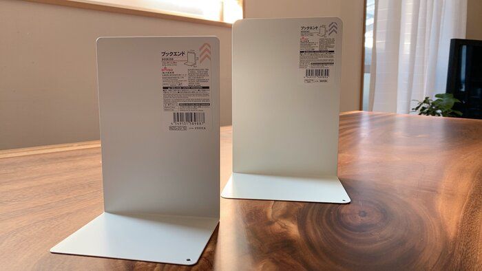 【DAISO】優秀すぎる！家中どこでも使えるシンプルなブックエンド
