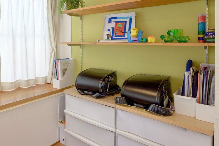 勉強机もランドセルラックもなし！小学生兄弟のリビング学習