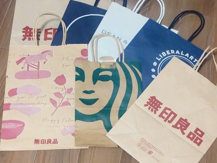 なんとなく溜まる「紙袋」…実はこれを使うと収納がうまくいく！片づけの強いの味方