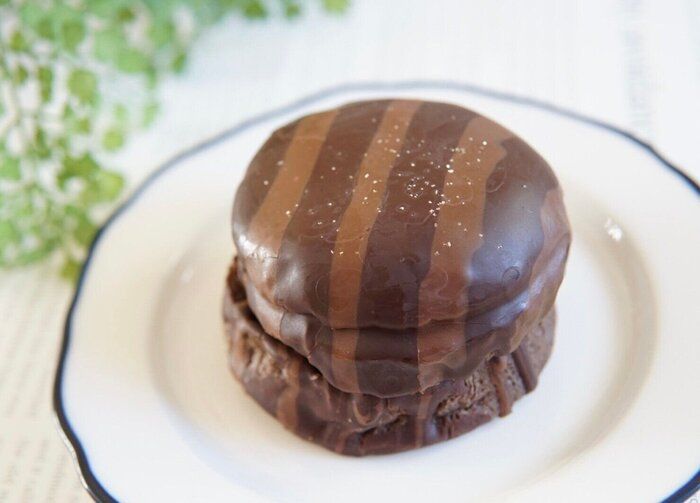 【ローソン】ゴロゴロ入った濃厚チョコチップがたまらない「GODIVA　ショコラドーム」