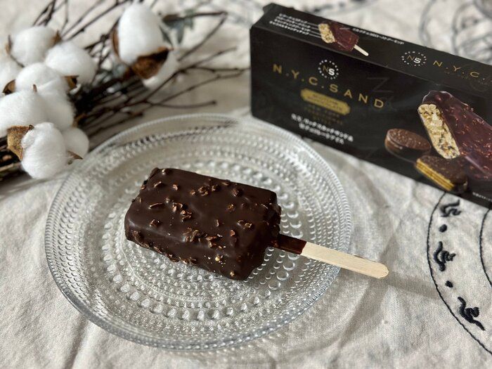 【セブン限定】全チョコ好きに捧ぐ！「N.Y.C.SAND 」監修！チョコチップがゴロゴロ入った極上アイス！