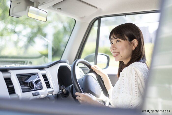 暑い車内を少しでも和らげたい！簡単に快適にしてくれる2つのカーグッズ