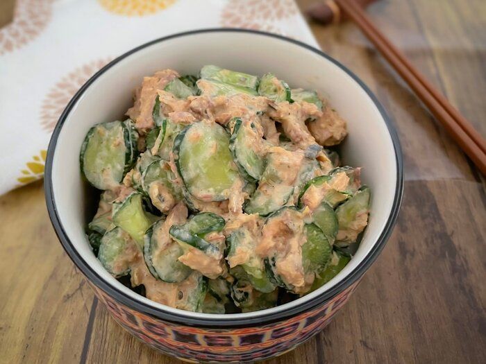 家にあるものを切って和えたら5分で完成！きゅうりと鯖のごま味噌マヨ和え