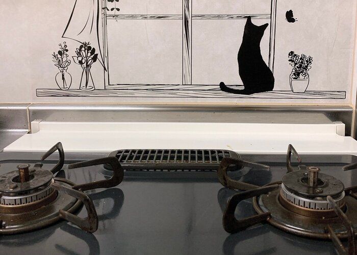 【汚れ対策】ズボラさんにオススメ！コンロ奥の面倒な掃除をなくす便利アイテム