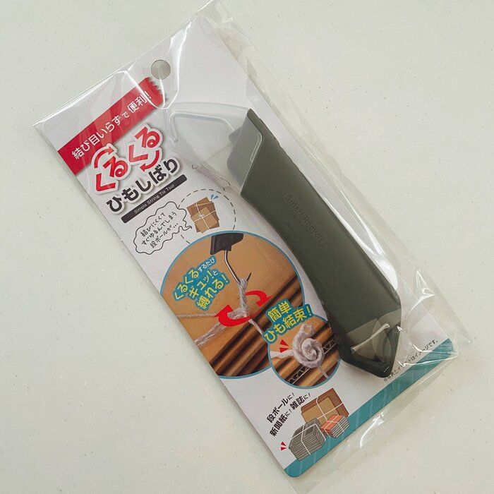 【ダイソー】古新聞や古雑誌をまとめる”ビニールひも”　これを使えば縛らなくていいっ！