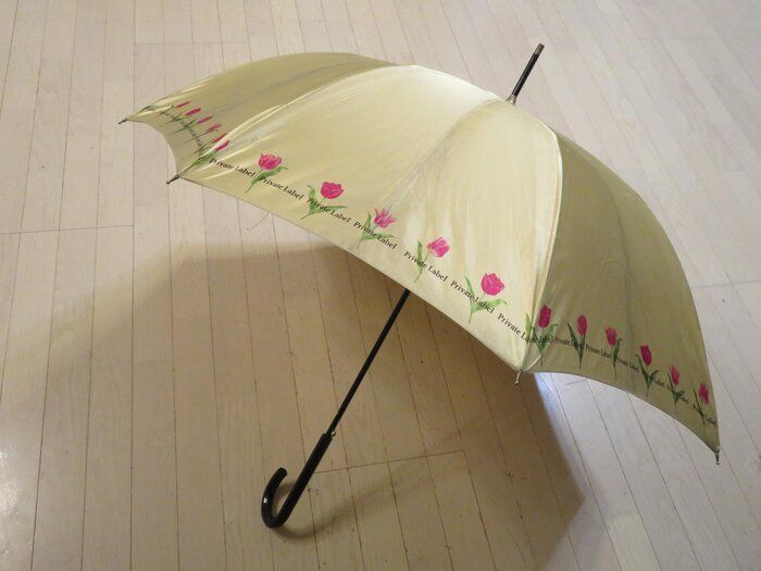 壊れても捨てる必要なし！カサは店で簡単に直せます