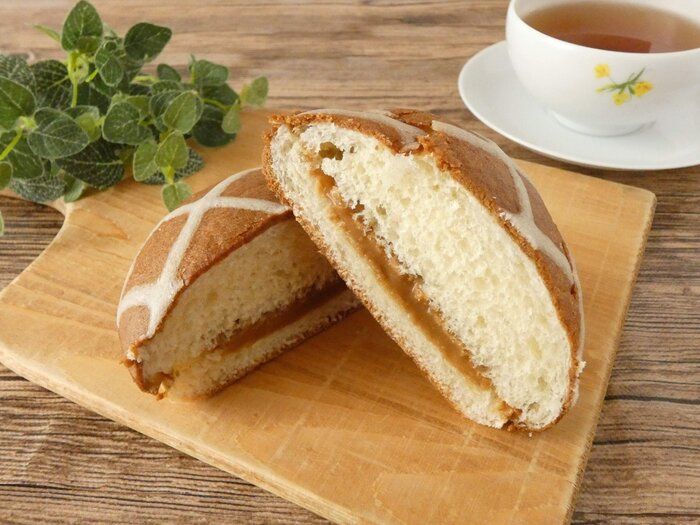 【セブン】ふわっと香る黒糖と濃厚きな粉クリームが絶妙！「黒糖メロンパンきなこクリーム」は沖縄旅行が楽しめるスイーツパン