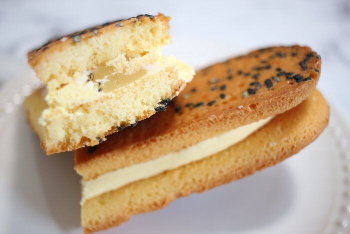 【ファミマ】秋を先取り！サクサク食感にたっぷりの安納芋クリームが挟まった贅沢スイーツ登場♡