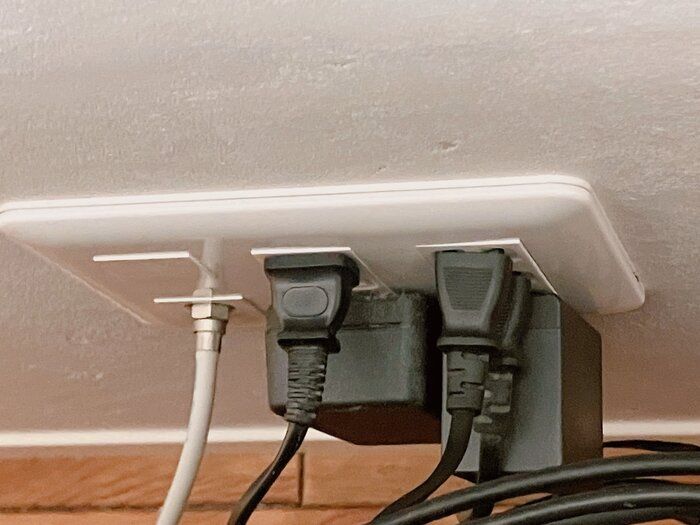 【100均・無印良品】テレビ裏のコードのごちゃごちゃを100均と無印のアイテムで解決！