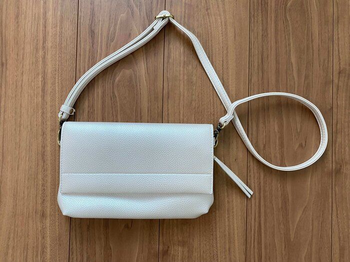 【しまむら】1639円ツヤ感高見えのホワイトショルダーが使える！