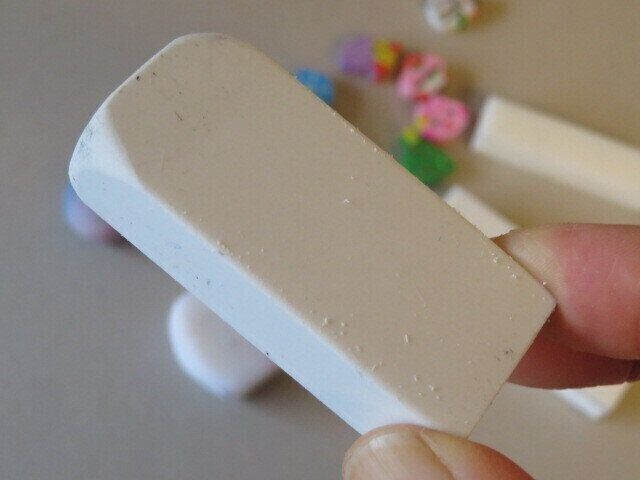 消しゴムの大量ストックはいらない！ムダな消費を減らすアイデア3