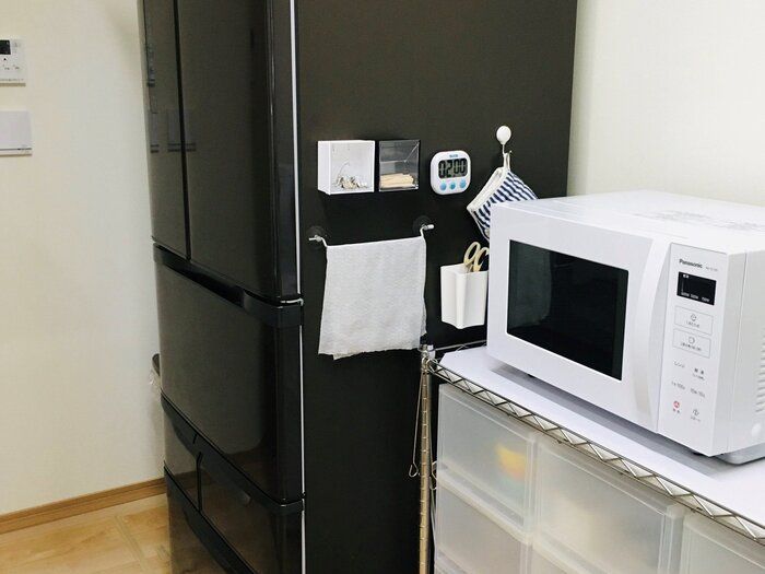 【セリアのマグネットスイングケース】で冷蔵庫横をスッキリ使いやすく