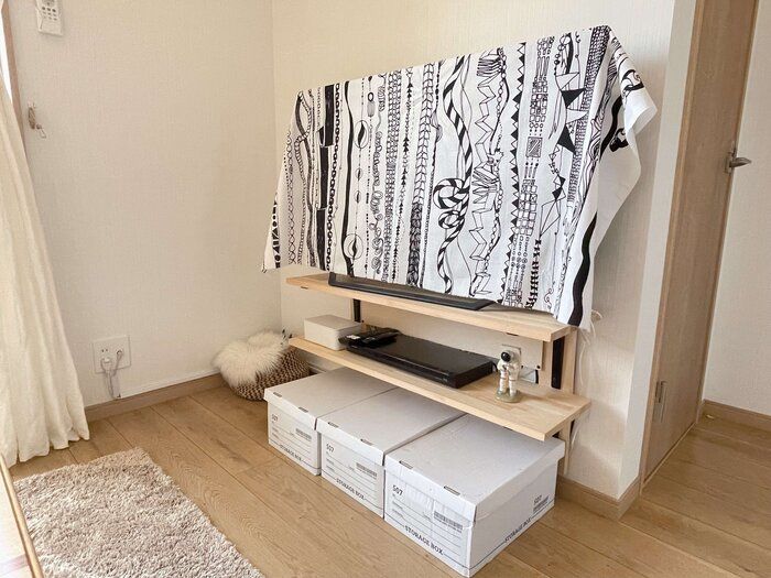 【シンプリスト】フルオープンの棚でもテレビ周りをすっきりさせる小ワザ5選