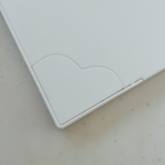 【ダイソー】100均マニアが買い替えた”シンプルミラー”は今までなかった機能付き！