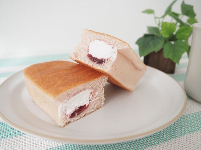 【ミニストップ】がっつり食べたい！四角いいちごジャムパン（ホイップクリーム入り）はなかなかの個性派！