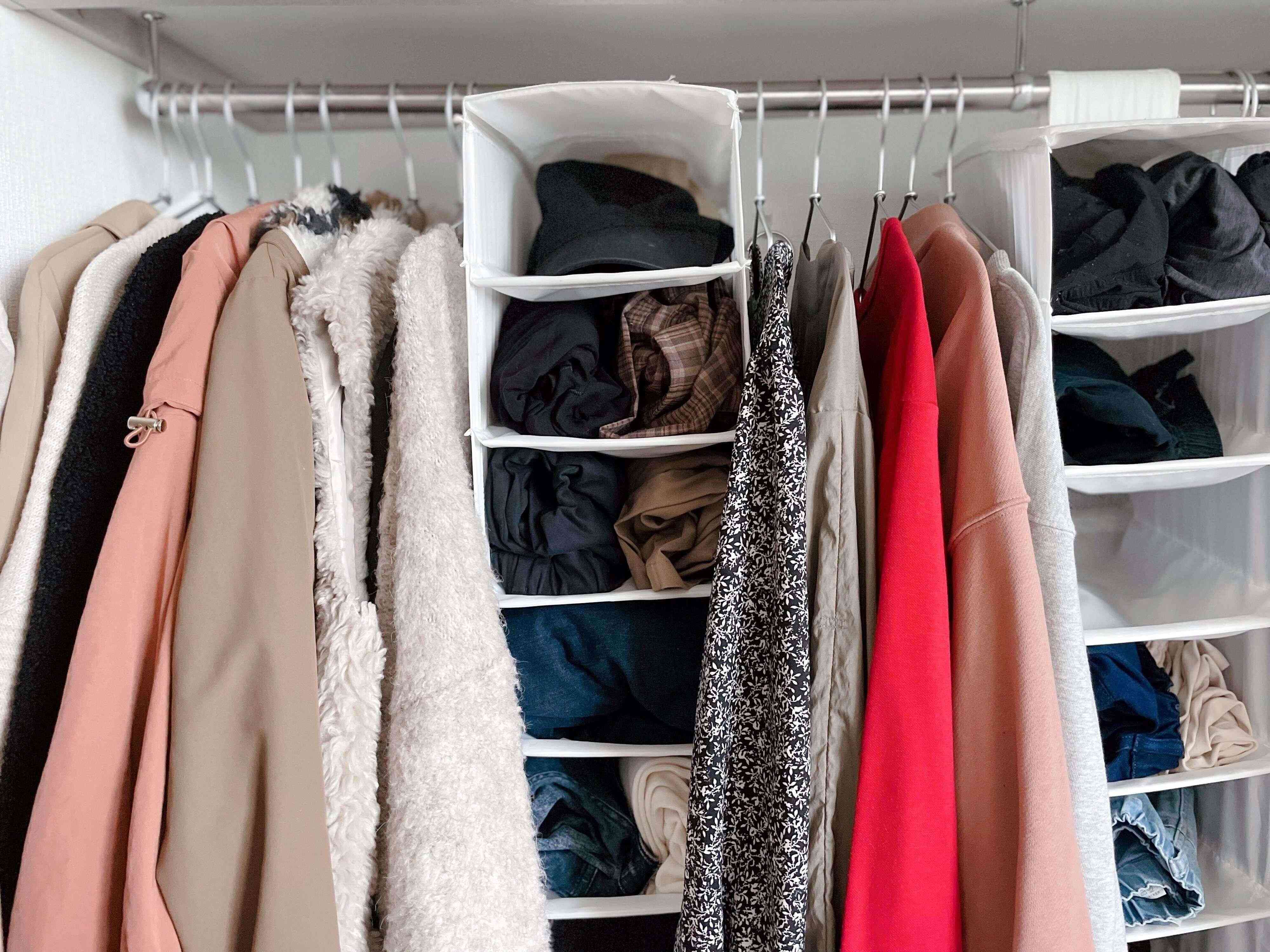 シンプリストならこうする！クローゼットをすっきりさせたいときに効果的なアクション3選