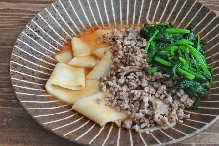 【カルディ】幅広の太麺が特徴！昨年の即完売商品が帰ってきた！絶品♪中国麺料理がおいしすぎ