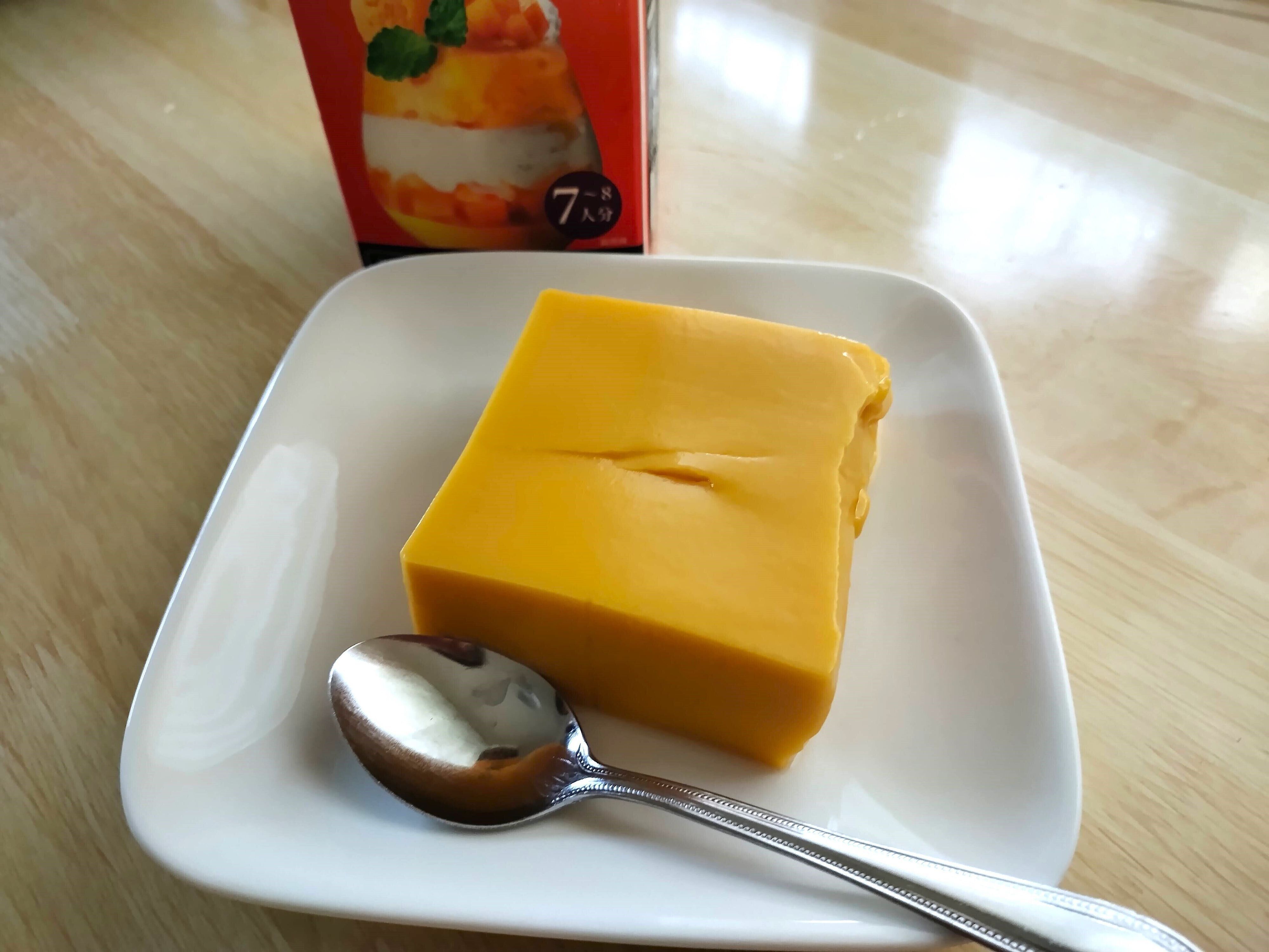 マンゴーの濃厚な味わい！【業務スーパー】の牛乳パックスイーツにマンゴープリンが登場しました。