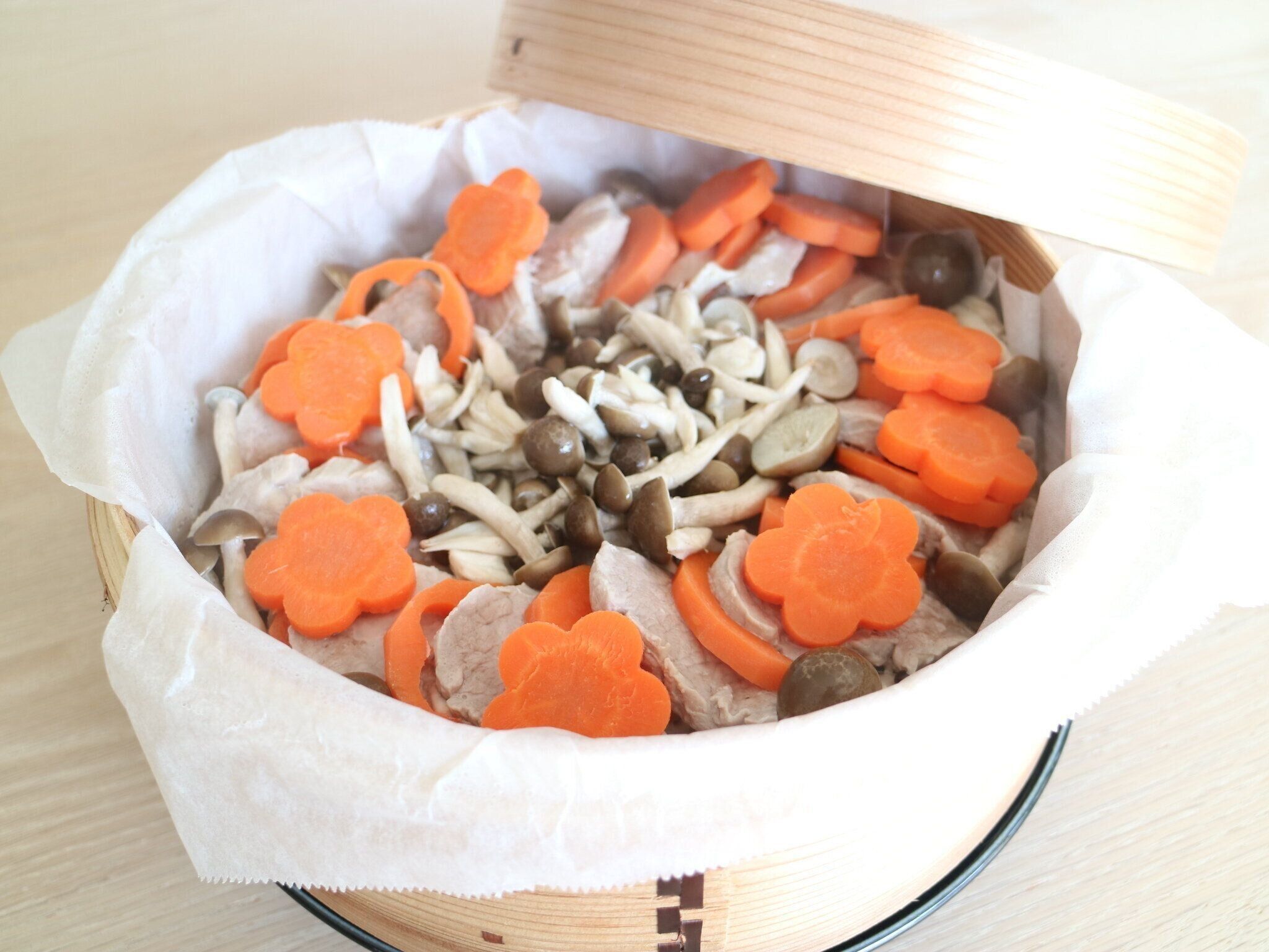 【蒸籠ってじつは簡単】蒸すだけなのにごちそう一品できあがり！ヘルシーで素材の旨みもたのしめます