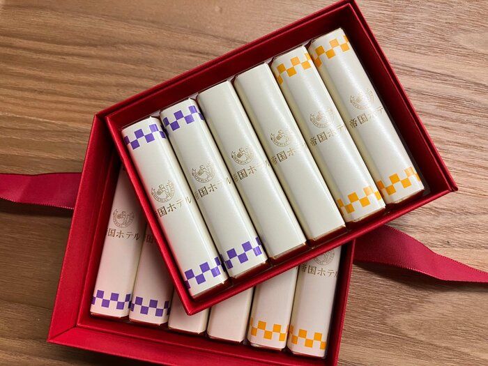 【帝国ホテル】真っ赤なケースとリボンが可愛い！中身もおしゃれなマーブルチョコ