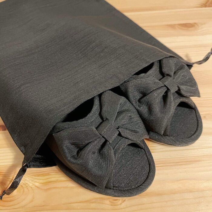 準備してる？学校用の「袋付き1500円のヒールスリッパ」は高見えコスパ最強！