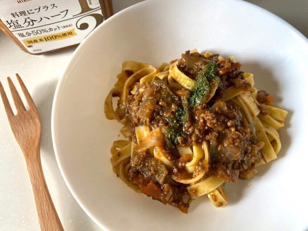 塩分50％カット！料理にコクと旨みをプラスするひかり味噌の「50%減塩味噌󠄀 塩分ハーフ」を使ってみた