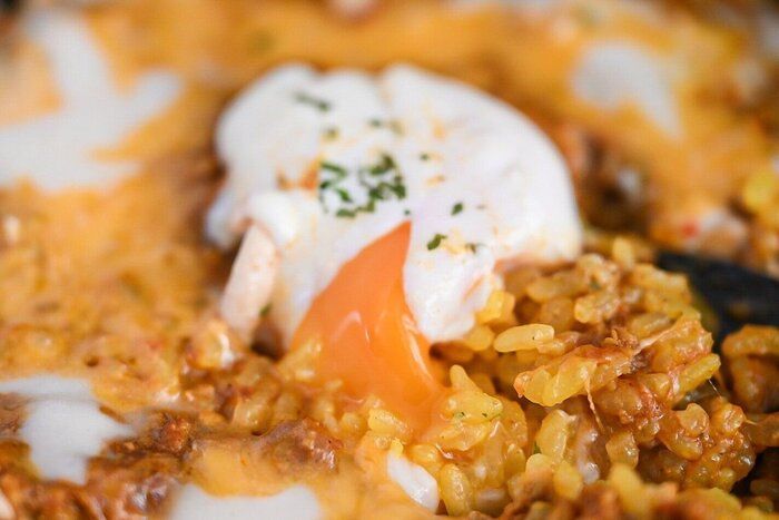 【成城石井】料理家でマニアが2024年に食べてよかったと絶賛！レンジ加熱だけでお店レベルの味を楽しめる♪おすすめごはん総菜2選