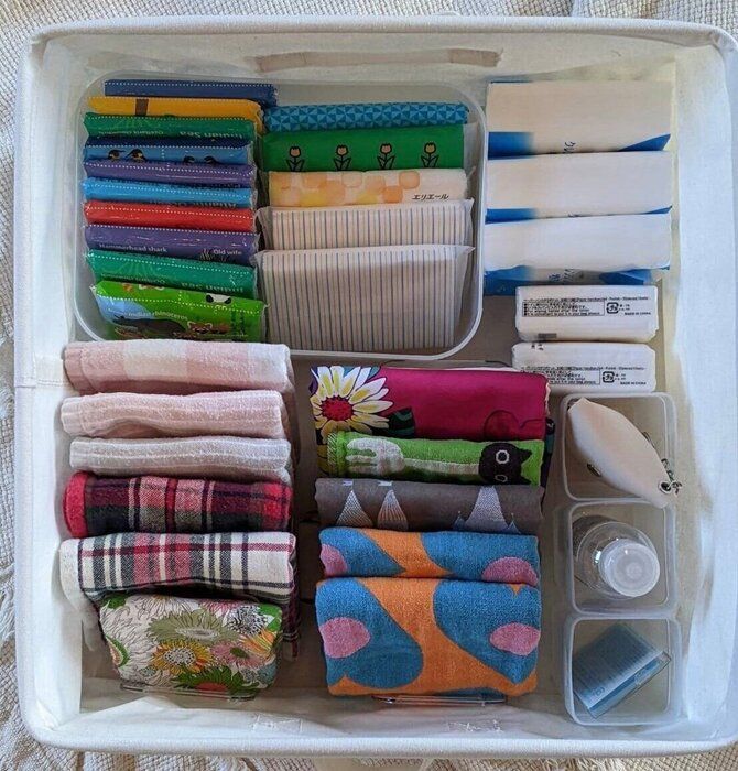 【収納】セリアで整う！ハンカチの「指定席収納」